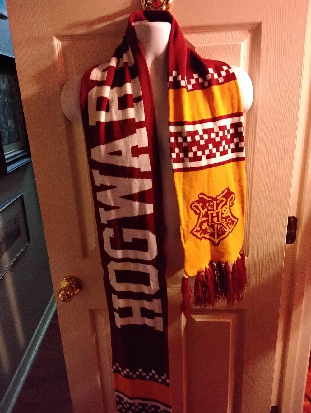 Harry Potter Castle Knit Scarf in Maroon and Gold